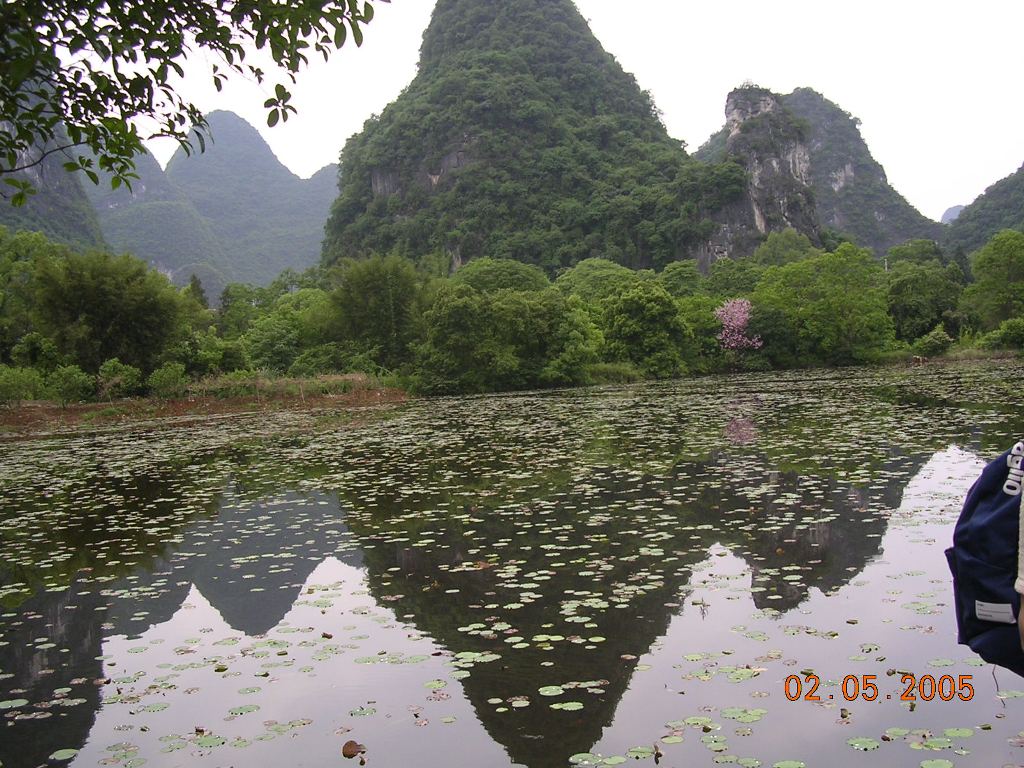 Montagne riflesse sul fiume Lijiang - Mountains reflected on the Lijiang River